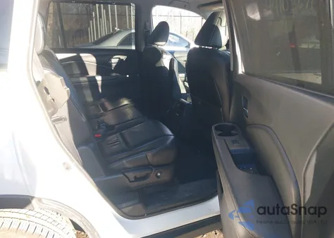 2017 Honda Pilot Touring z USA, uszkodzony, nr VIN 5FNYF6H9XHB010989